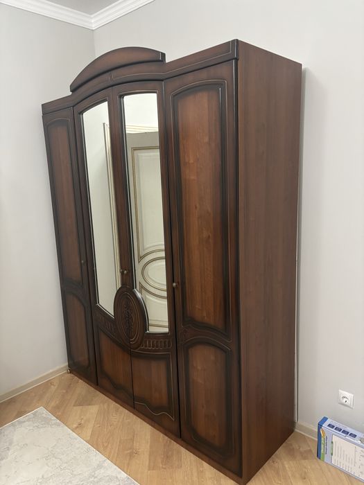 Продам шкаф фирменный
