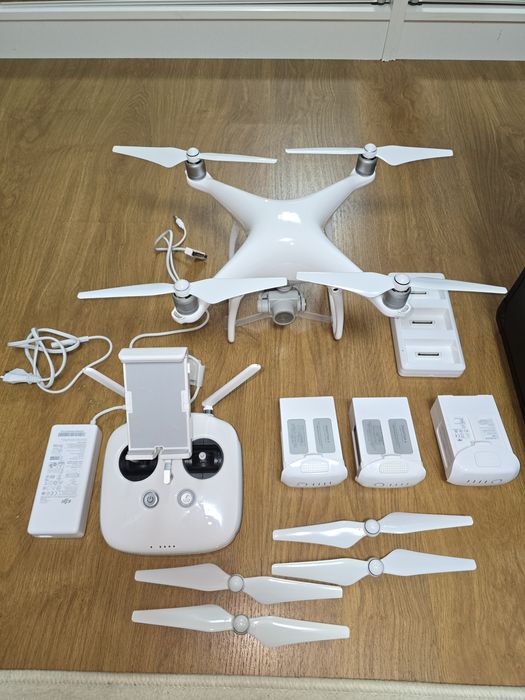 Dji Phantom 4  ,ca nouă  !