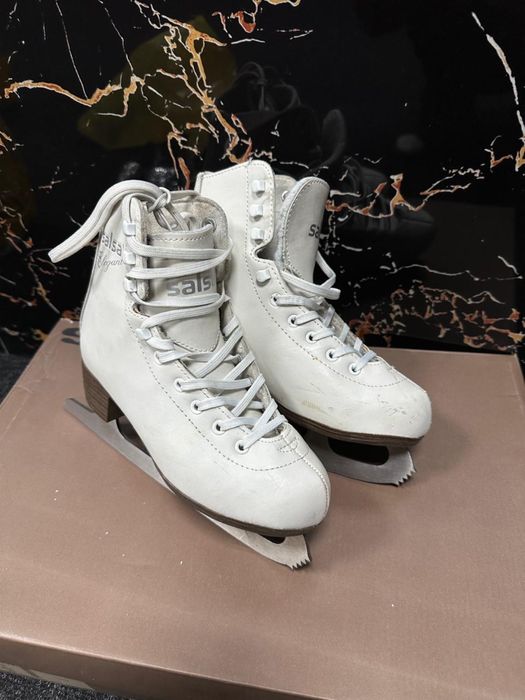 Продам коньки женские