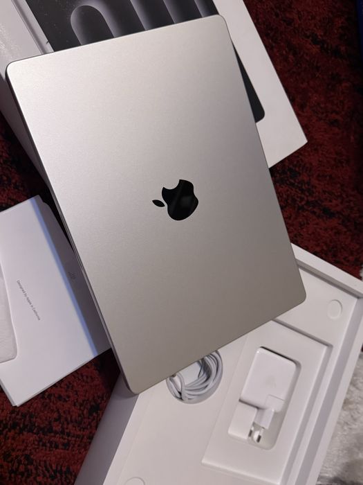 MacBook Pro 14" M3 Pro / 18GB RAM / 512GB SSD - CA NOU