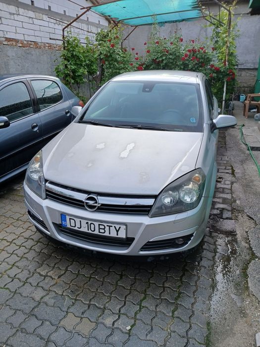 Vand Opel Astra h 1.7 cdtj si peugeot 206 1.4 hdi