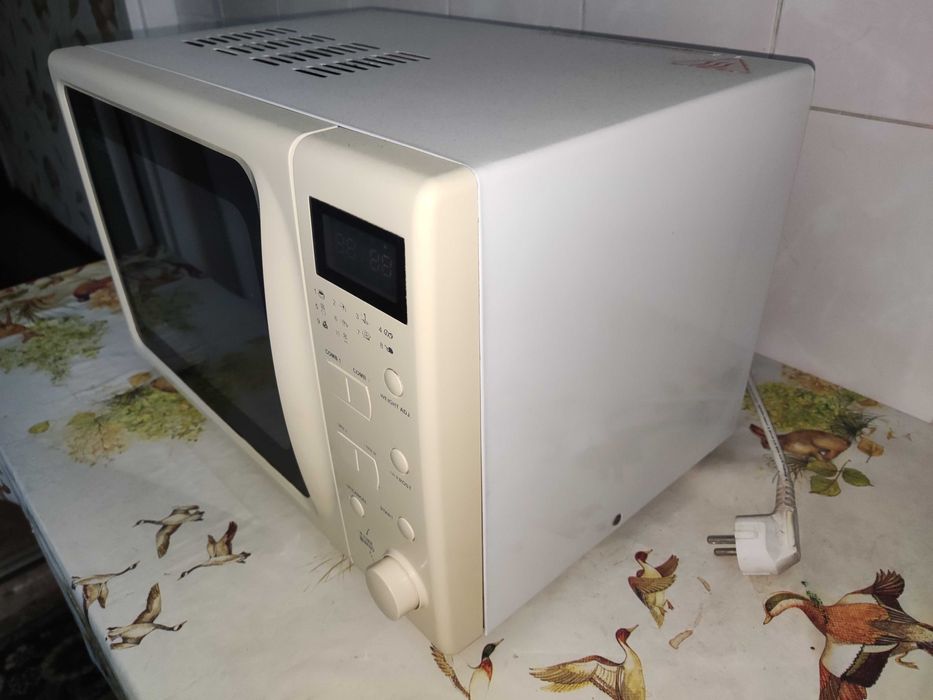 Микроволновая печь в рабочем состоянии