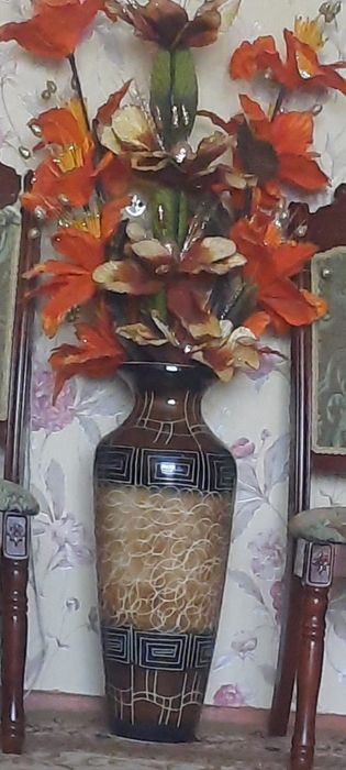 Напольная ваза  с цветами