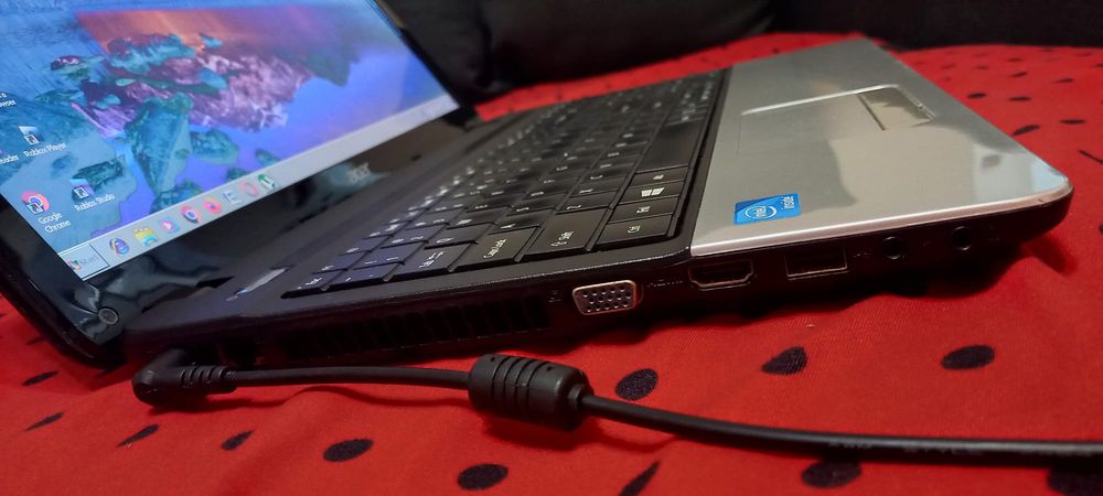 Laptop Acer Aspire E1-531
