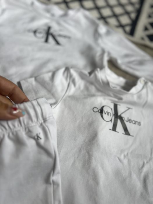 Комплетк за бебета Calvin Klein Jeans 6-9 бял