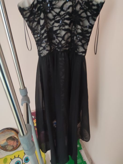 Платье нарядное со шлейфом для девочек