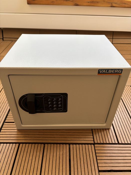 Сейф с електронно заключване