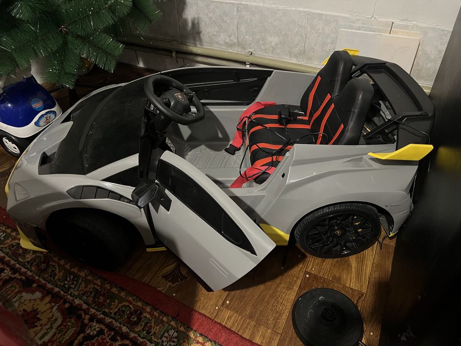 Продам детскую машинку электромобиль