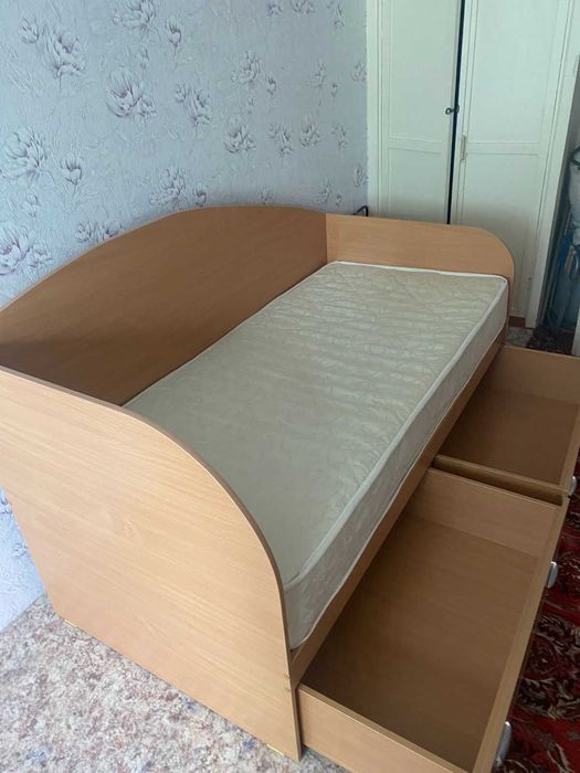 Продаю кровать с ящиками