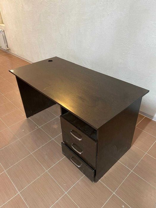 Продам Стол офисный