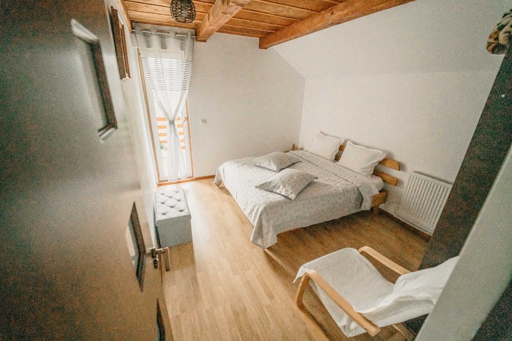 Cabană + 1,1 ha teren în Cacica | 150+ recenzii 5 stele