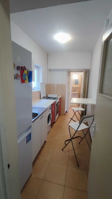 Magheru, Romana, Bloc Eva