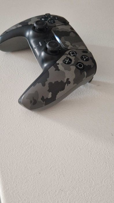 Продавам ,джойстик за PS5