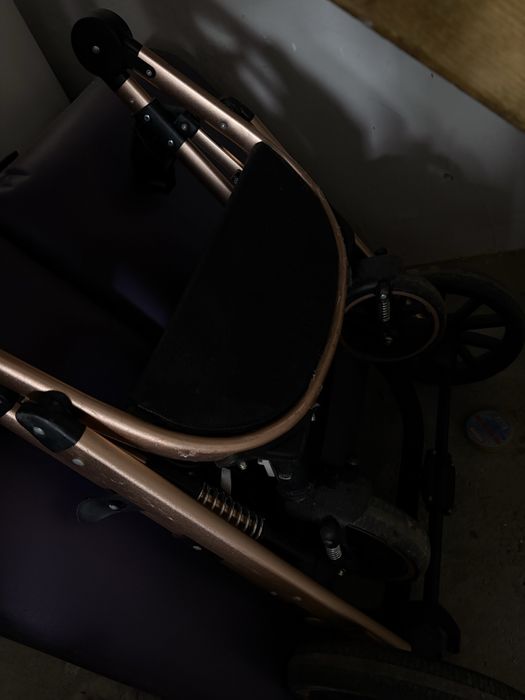 Vând cărucior tip lando/sport are și geantă, se poate observa în poză2