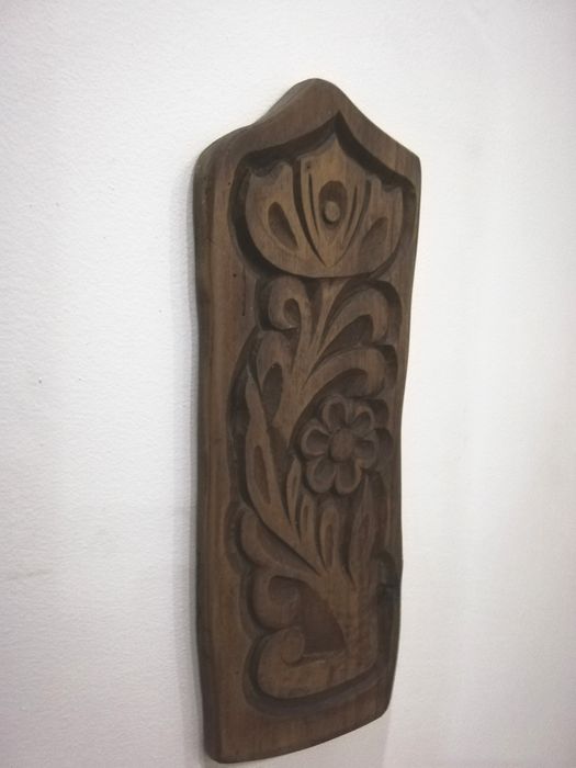 Прекрасна дърворезба. Цветя.