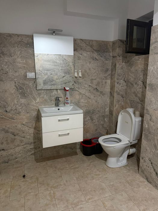 **DE ÎNCHIRIAT – Apartament 2 camere, decomandat, proaspăt renovat** .