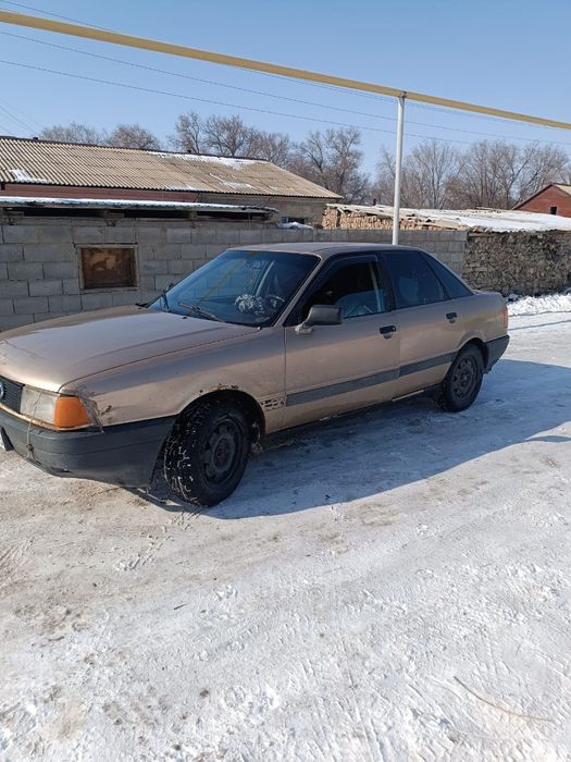 Автомобиль Ауди 80