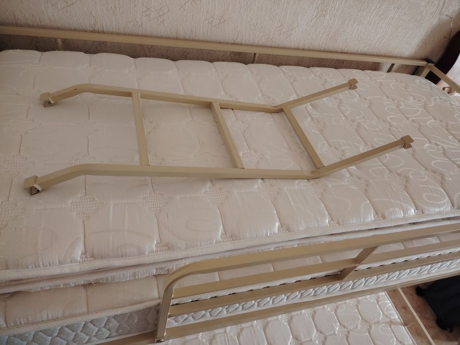 Продам двухярусную кровать