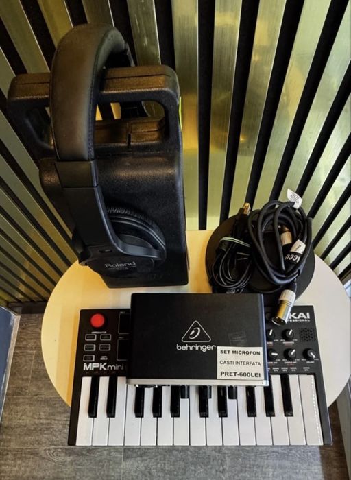 Set interfață Behringer microfon behringer casti rolan + clapa akai