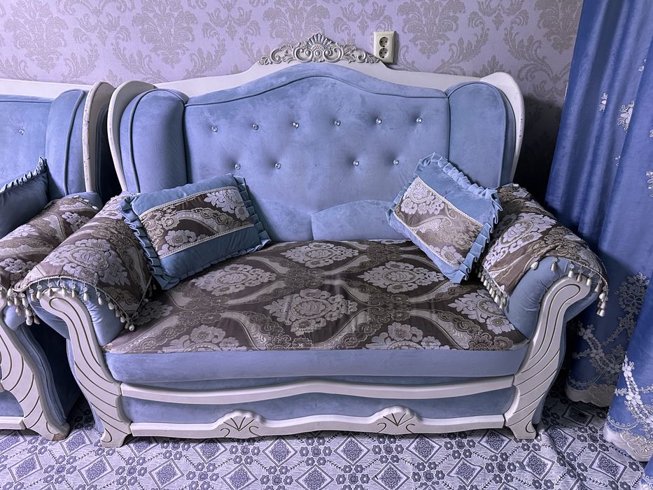 Диван продам спочно в хороший состояния