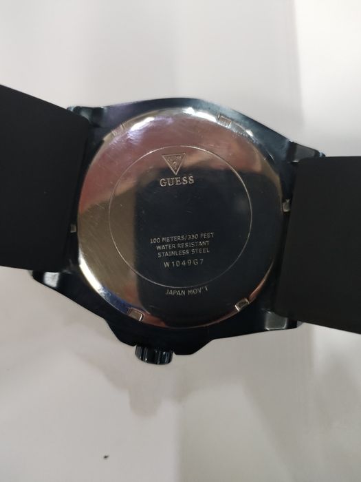 Продавам часовник мъжки Guess