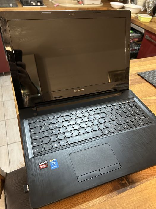 Laptop Lenovo Intel i-7 i7 , 15.6 , 16 GB DDR Ram, Radeon , 250 SSD