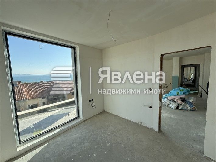 Просторен тристаен апартамент на 5-ти етаж с площ