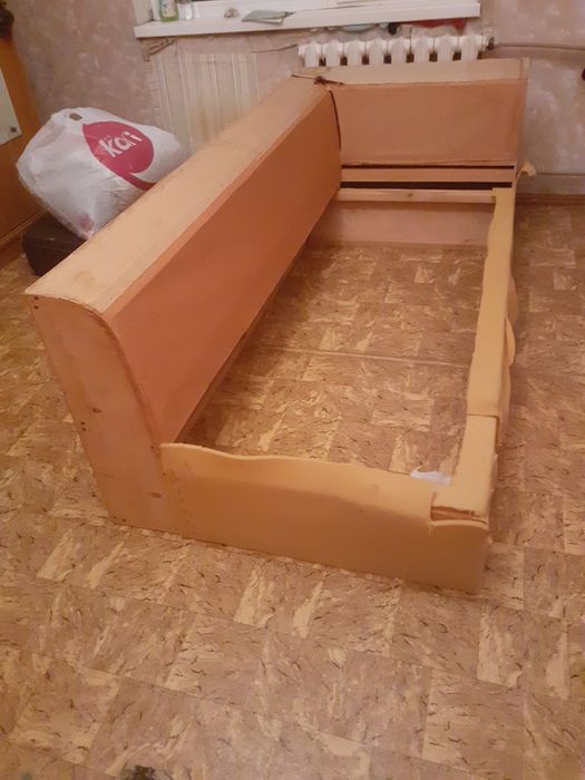 Срочно диван или стол