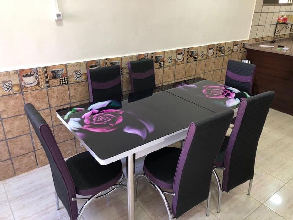 Комплект разтегателна маса +6 стола Маса с метални крака и закалено п