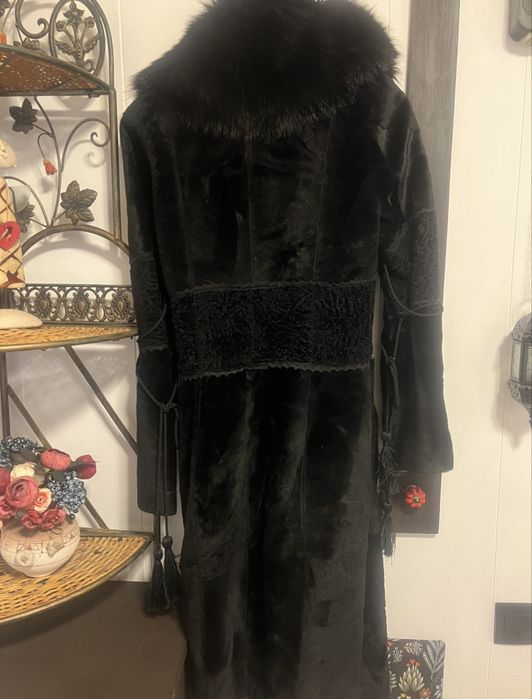 Шубка натуральная Estimo 42 размера.