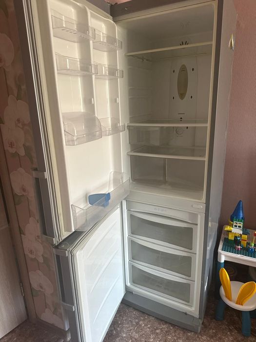 Продам холодильник LG серого цвета