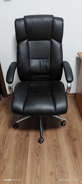 Президентски офис стол "Carmen" черен