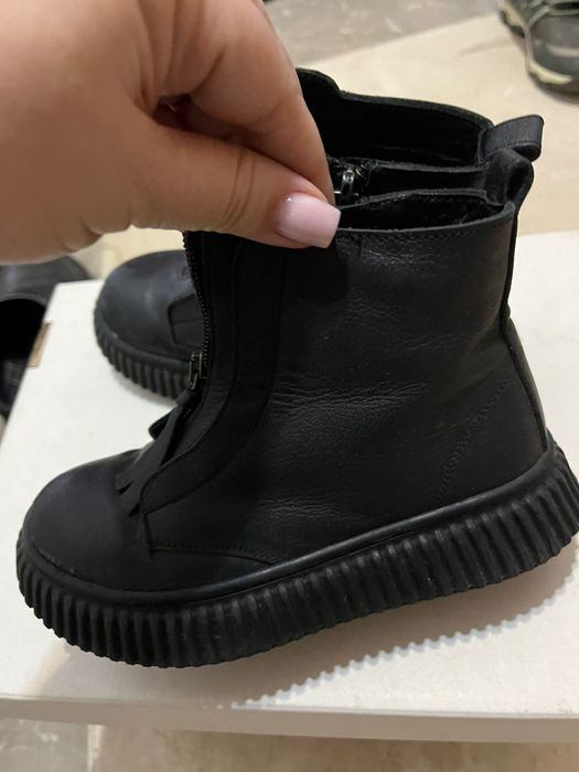 Продам детскую обувь