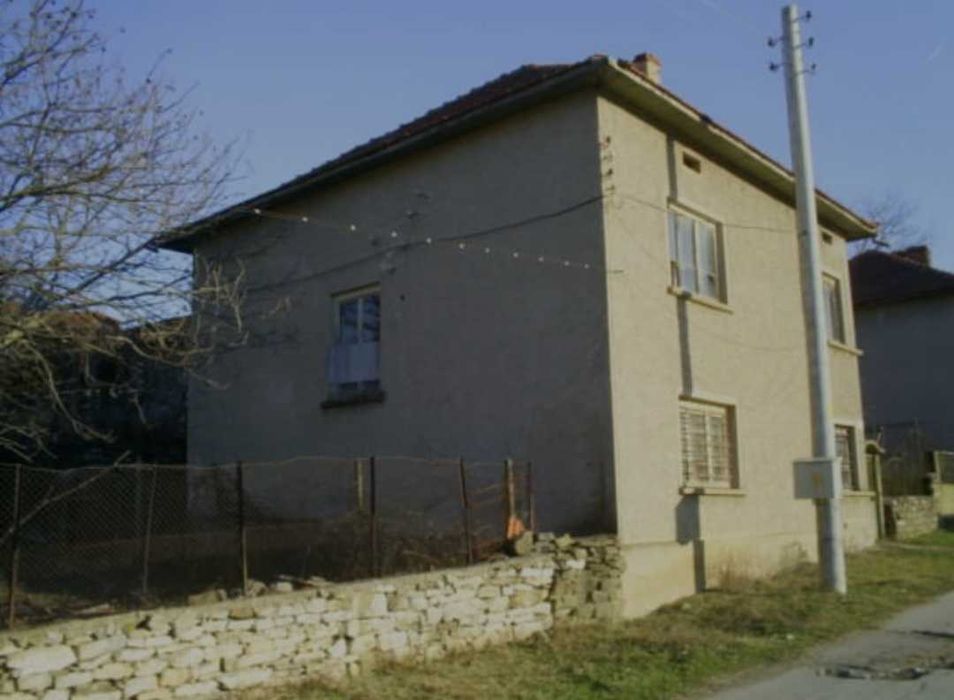 Продава се Къща в Луковит - 1111111 кв.м за 0 €/кв.м - Снимка #1