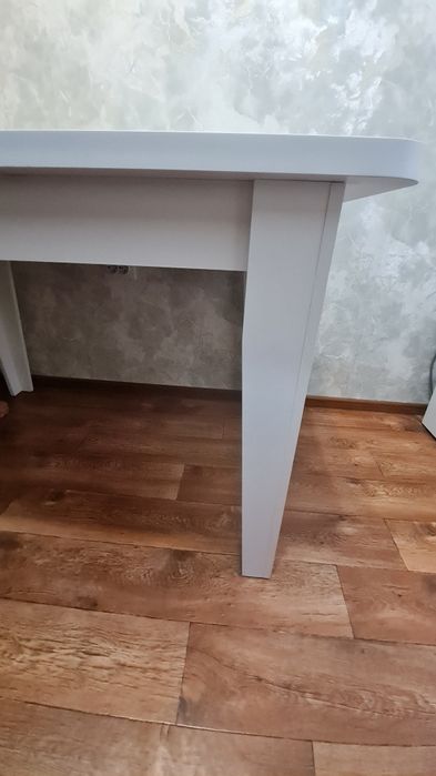 Продам обеденный стол.