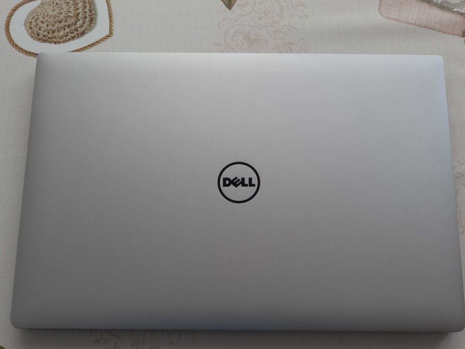 Лаптоп Dell XPS 15 9560 - 15.6"- i7-7700HQ 2.8GHz/16GB RAM/SSD 256GB