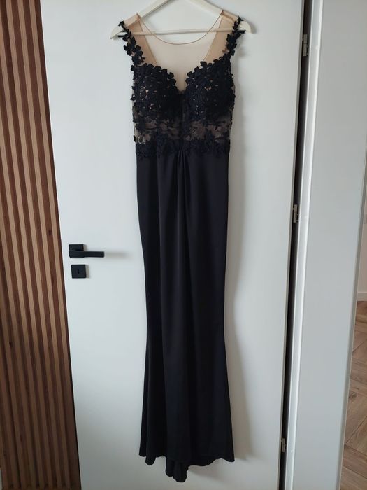 Rochie Dorya neagra din dantela cu trenă