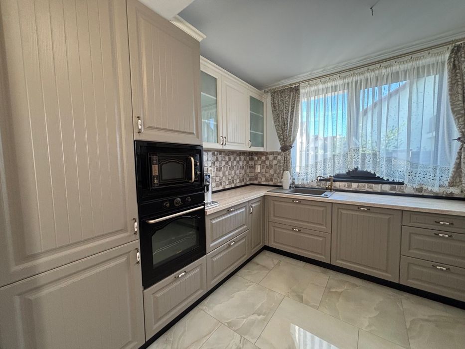 Casă INDIVIDUALĂ 6 camere, curte spaţioasă, carport și terasă - Brana, Șelimbăr