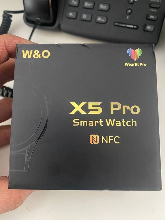 Klassk kòrinishdag smart watch