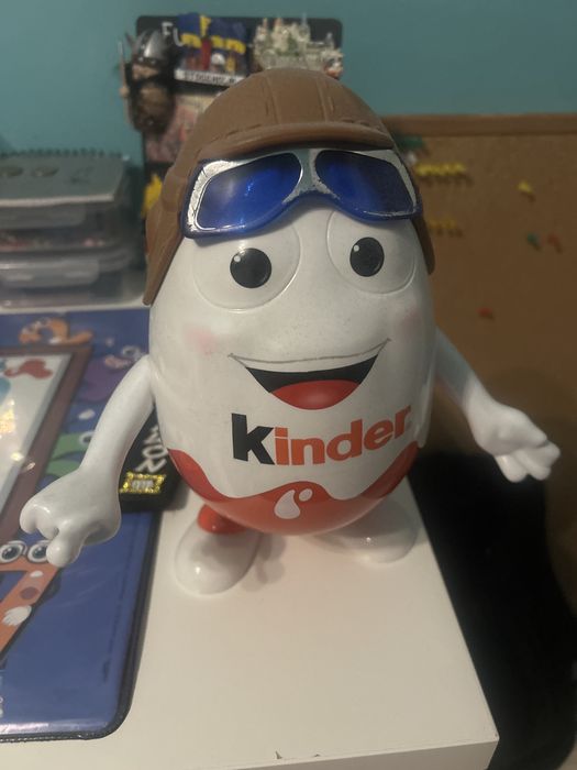 Голяма Kinder яйце играчка