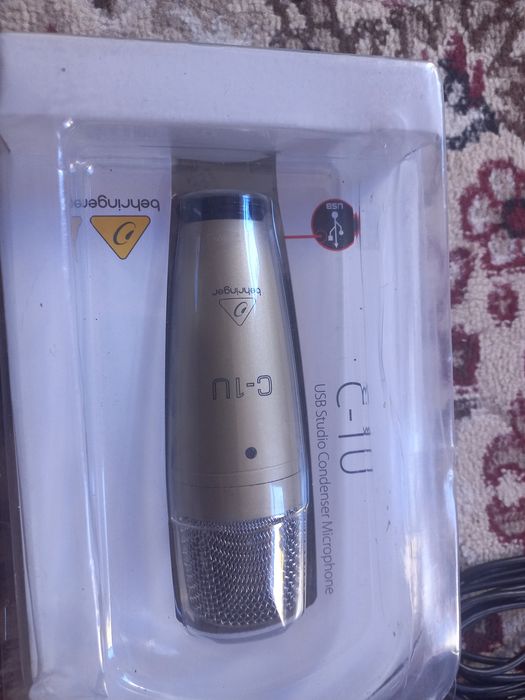 Sotiladi: Mikrofon uchun Universal Shtativ va Aksessuarlar To'plami