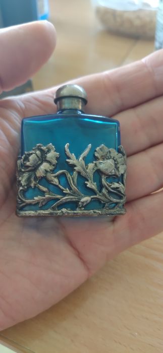 шишенце за парфюм