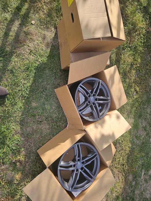 Jante audi R18 2 din ele sunt crapate