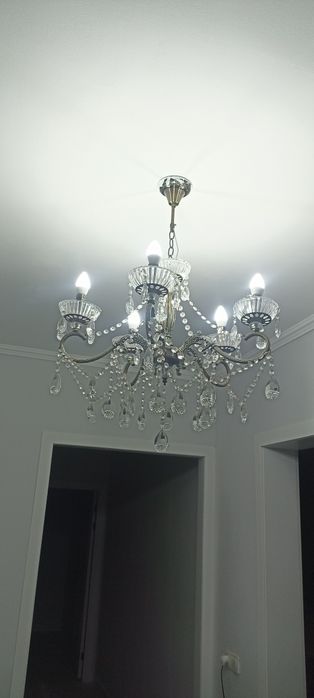 Срочно продам две люстры