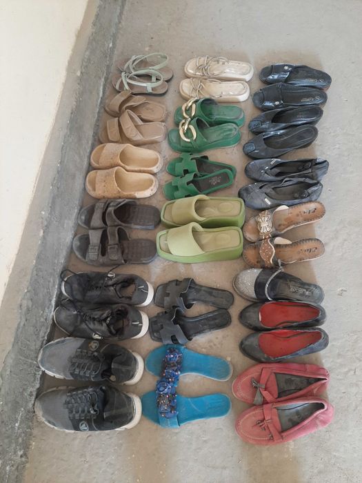 Оёк кийимлари  ва аёллар маникени б\у   Бепул.