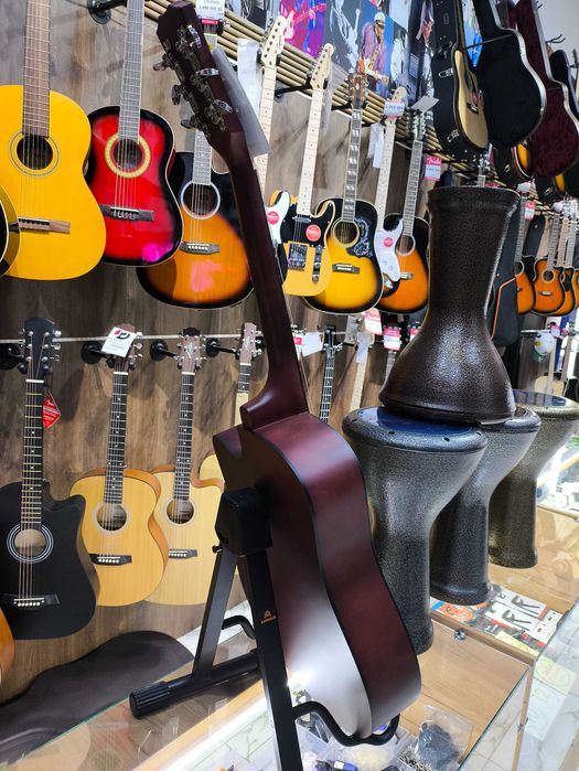 Акустическая гитара