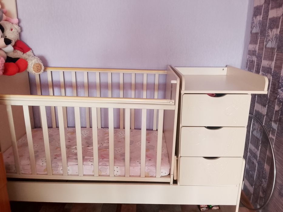 Продаем детскую кроватку качалку в хорошем состоянии