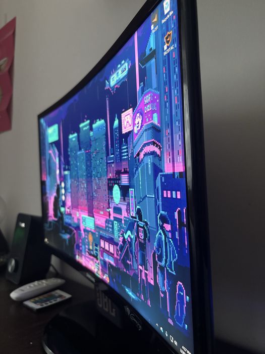 monitor curbat Samsung 24” Full HD 60hz