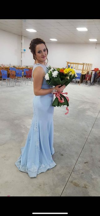 Официална рокля.