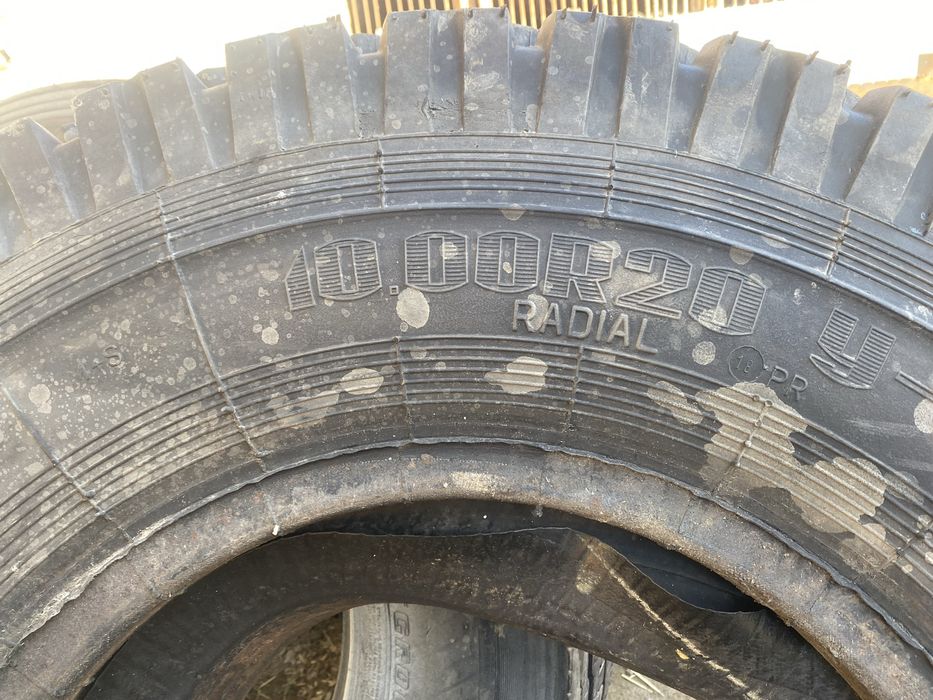 Продам шины на камаз 10R20